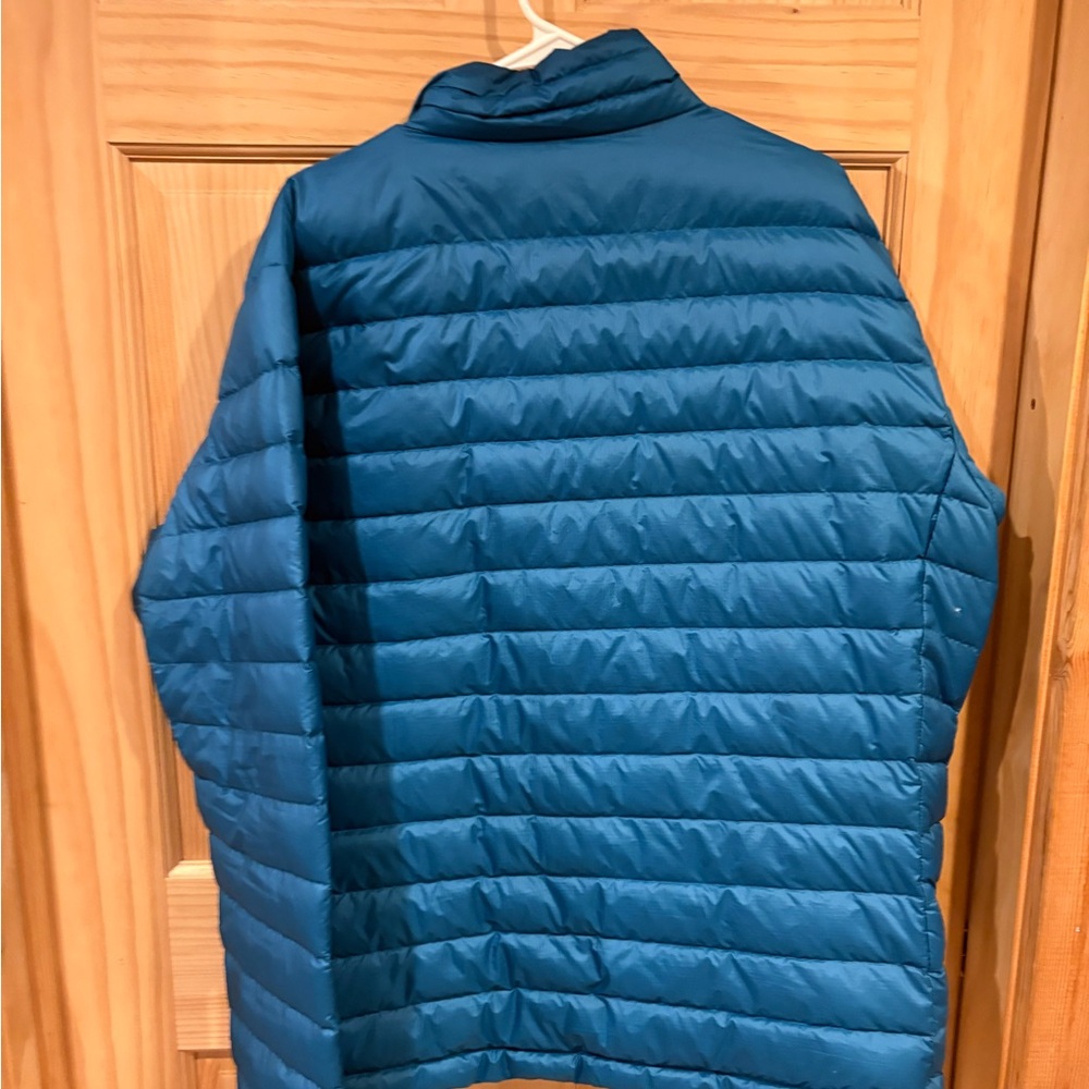 Patagonia Men's Teal and Lime Puffer Jacket - Picture 2 of 3